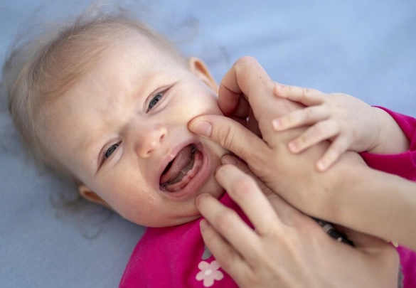 teething baby signs teething baby signs