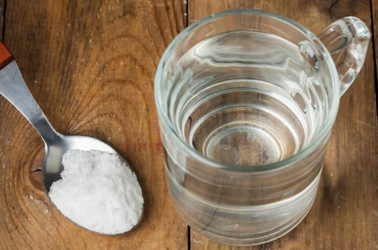 Salt water rinse for tooth pain how often