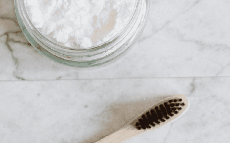 whiten teeth naturally