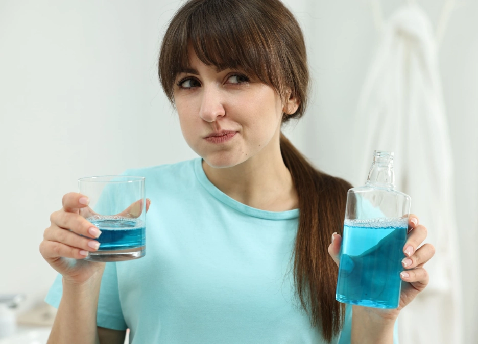 What are the cons of mouthwash?